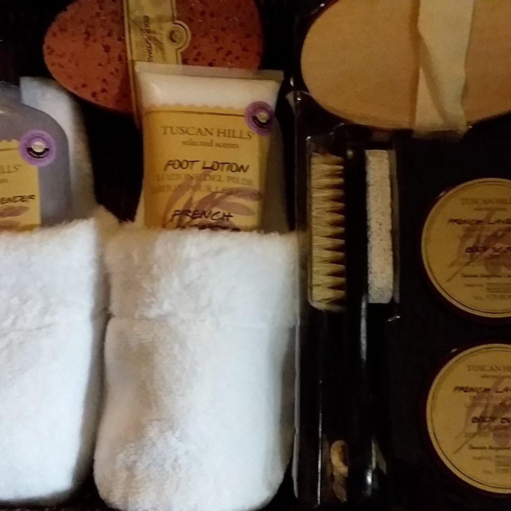 Tuscan Hills Beauty Bath Set, 8pc, in Wicker Tray